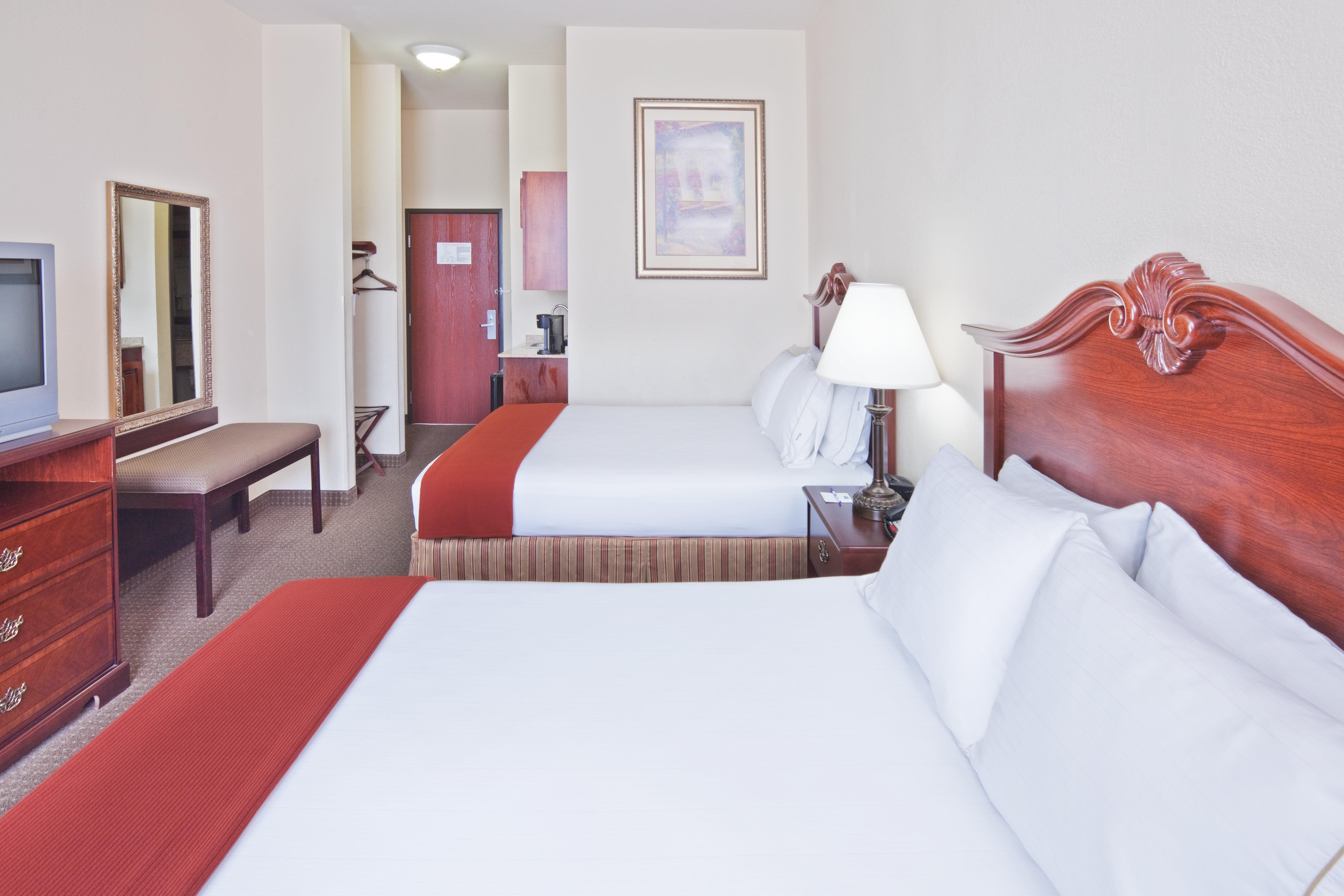 Express & Hwy 270 By Ihg Hotel 3*