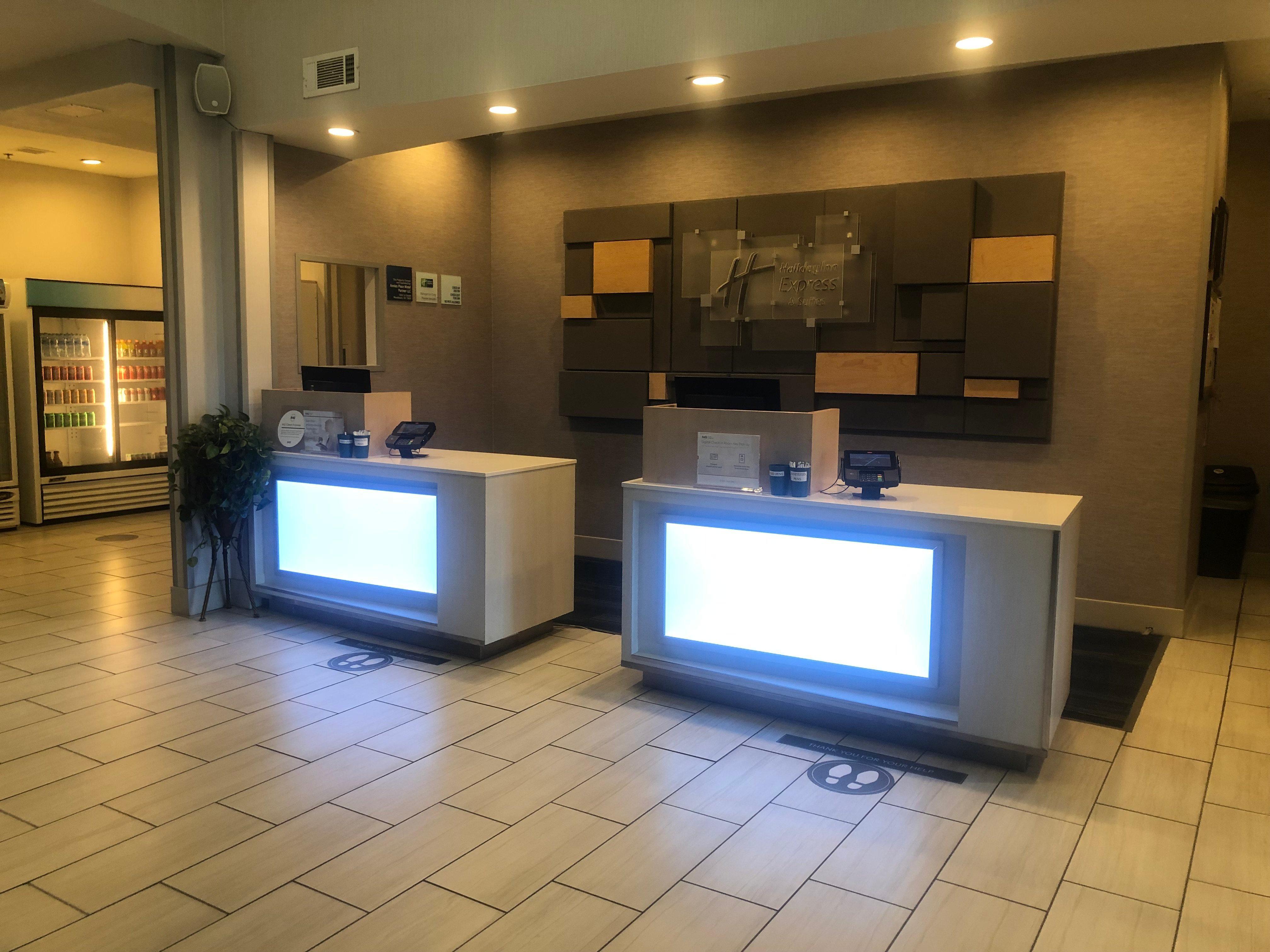 Express & Hwy 270 By Ihg Hotel 3*