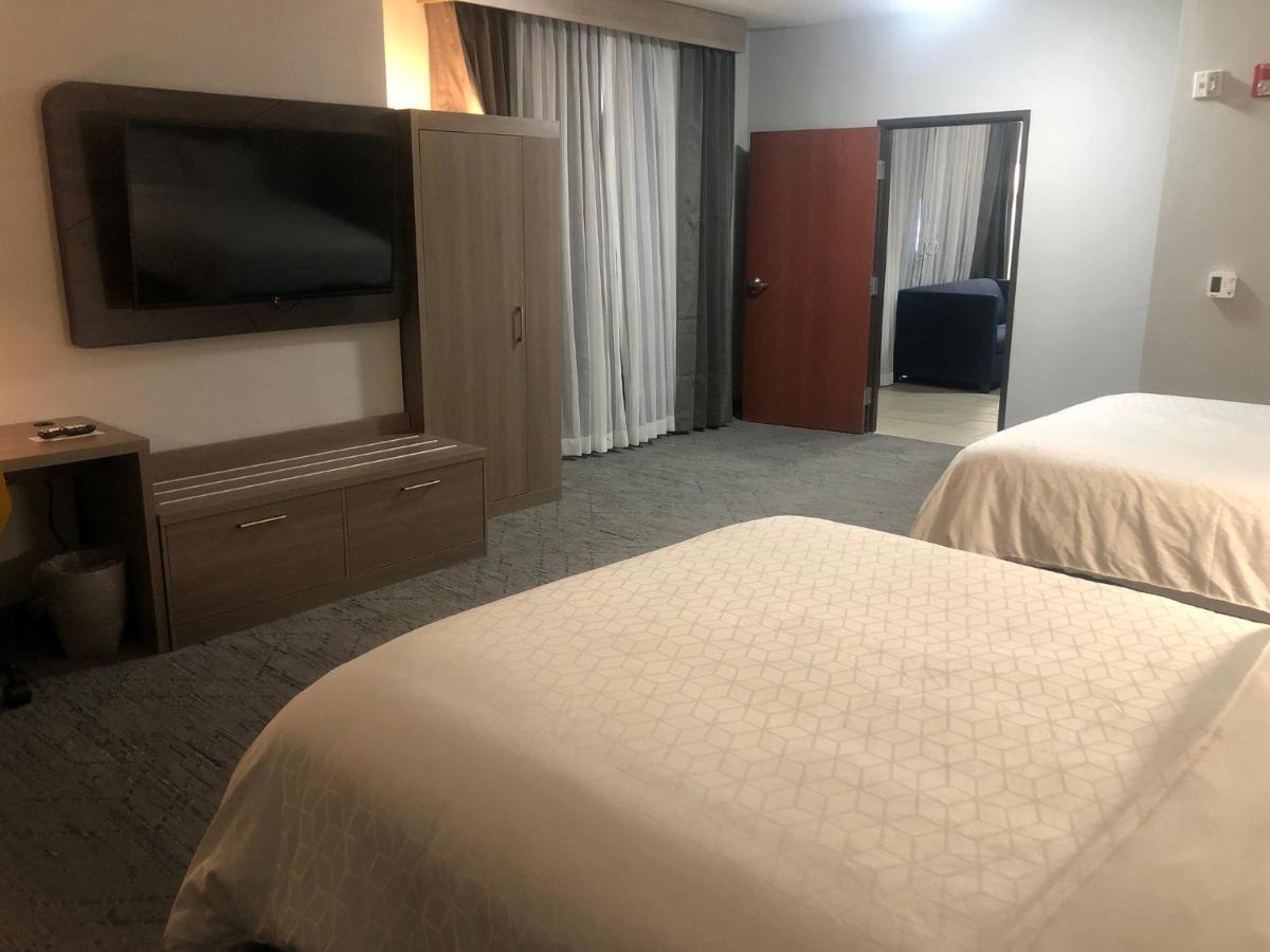 Express & Hwy 270 By Ihg
