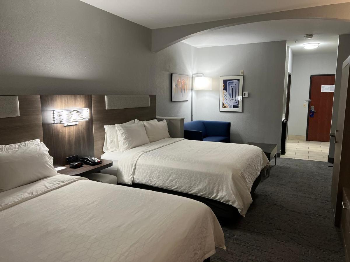 Express & Hwy 270 By Ihg