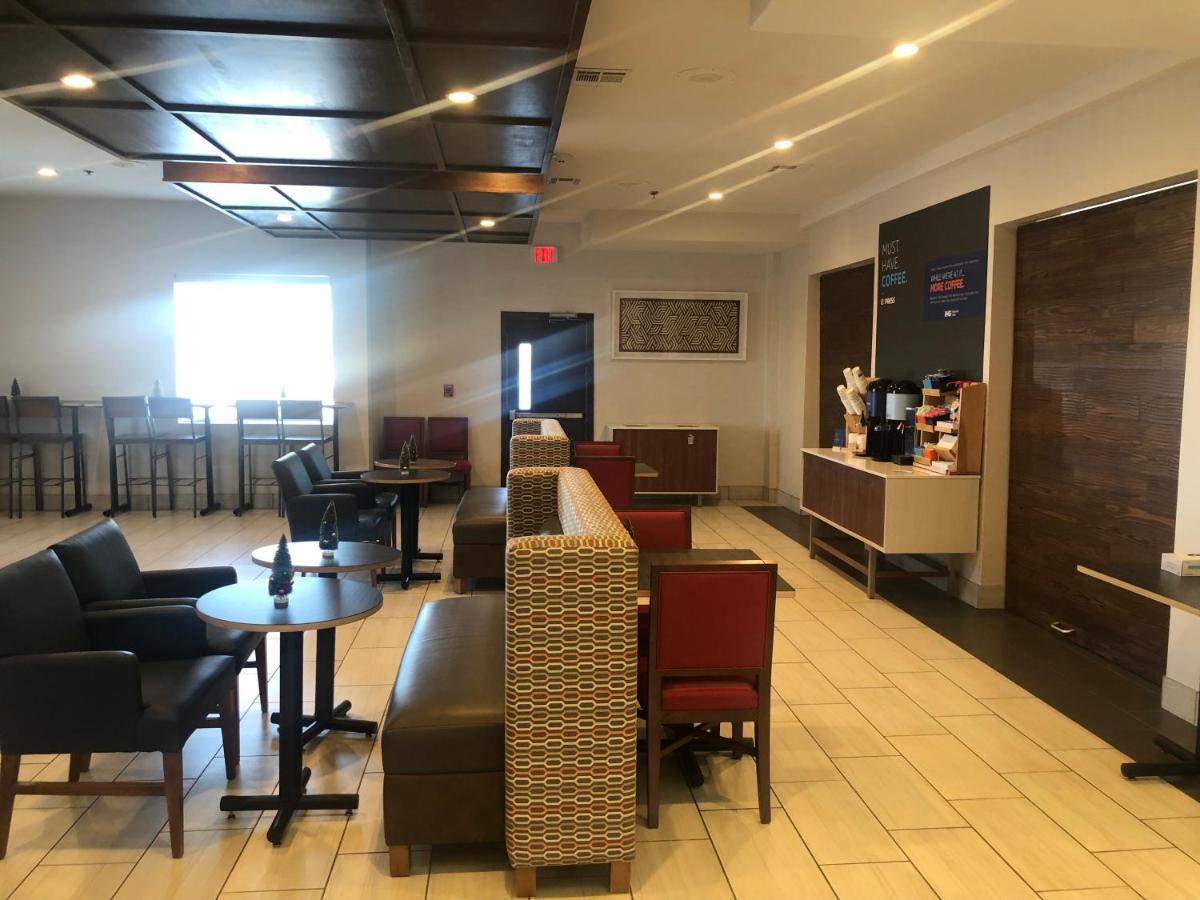 Express & Hwy 270 By Ihg Hotel Woodward