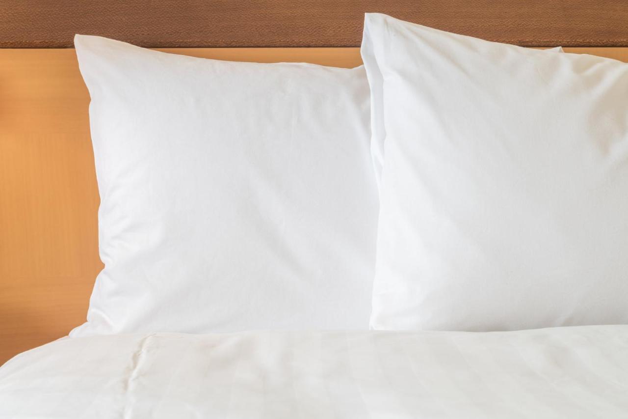 Express & Hwy 270 By Ihg Hotel 3*