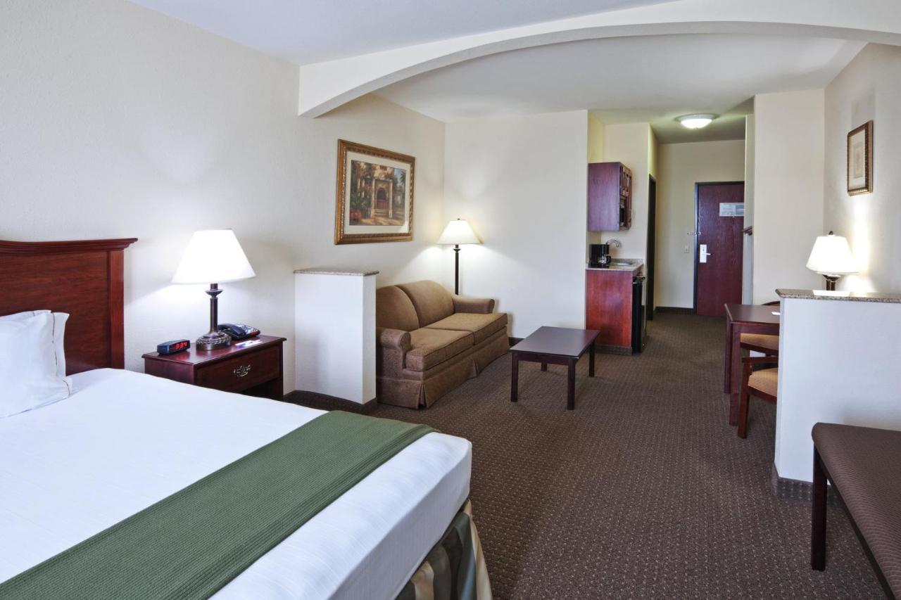 Express & Hwy 270 By Ihg