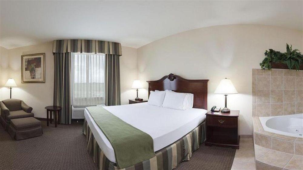 Express & Hwy 270 By Ihg Hotel Woodward