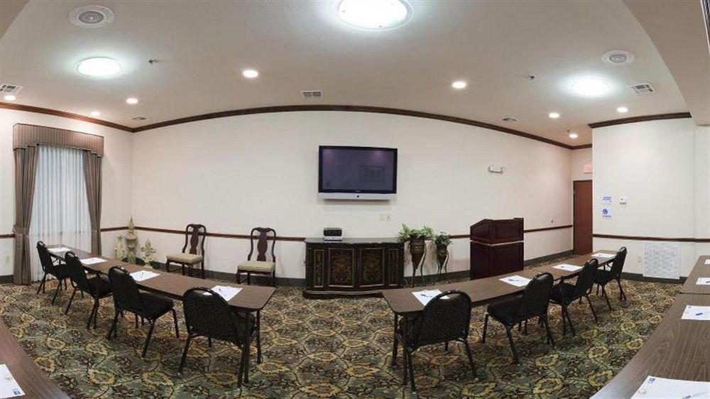 Express & Hwy 270 By Ihg 3*